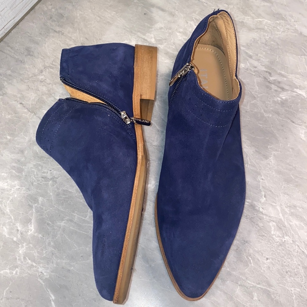 Italeau blue suede ankle booties